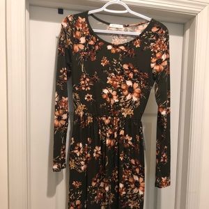 NeeSee’s long sleeve dress